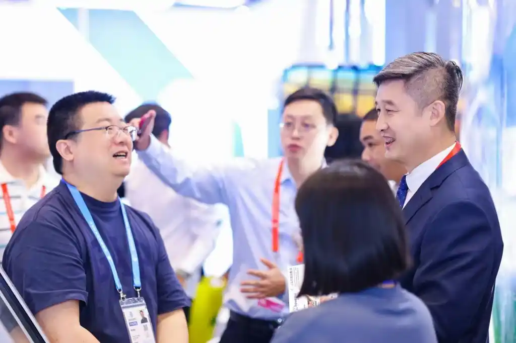 Zhowcase翻容译语亮相全球数字贸易博览会，引发大量围观和关注