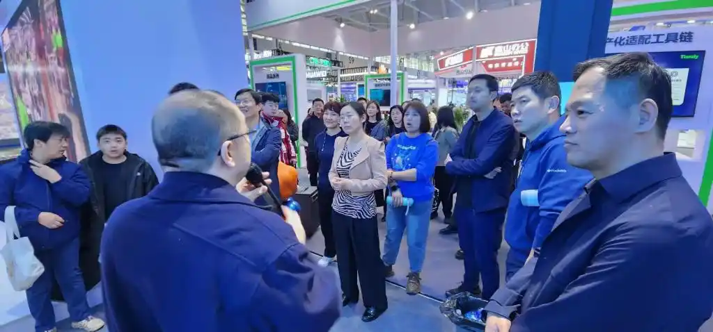Zhowcase real-time facial translation demo effect